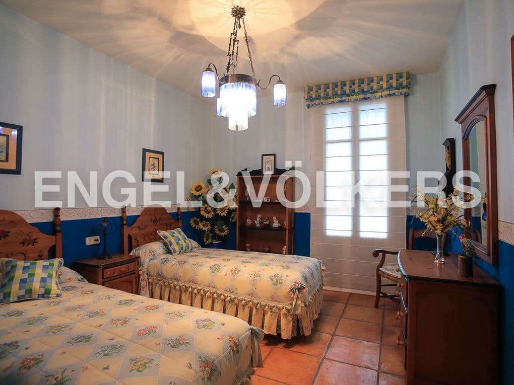 10 bedroom Finca/Country House for sale in Ayora with pool - € 3,900,000 (Ref: 8235132)