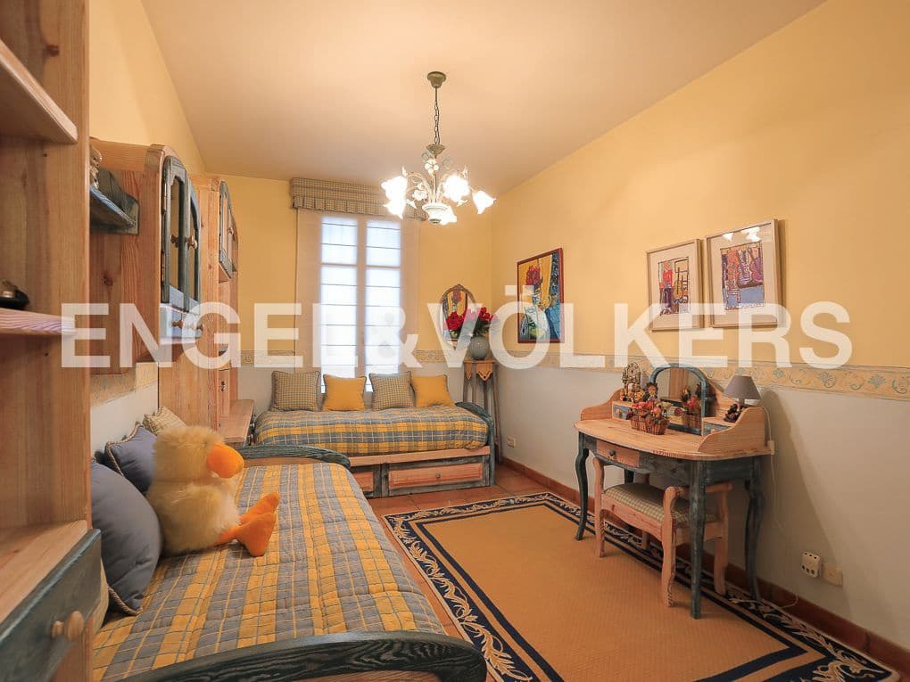 10 bedroom Finca/Country House for sale in Ayora with pool - € 3,900,000 (Ref: 8235132)