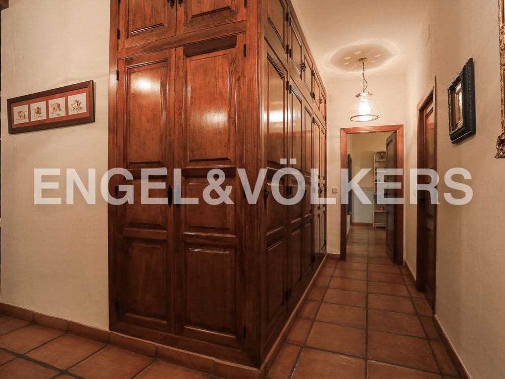 10 bedroom Finca/Country House for sale in Ayora with pool - € 3,900,000 (Ref: 8235132)