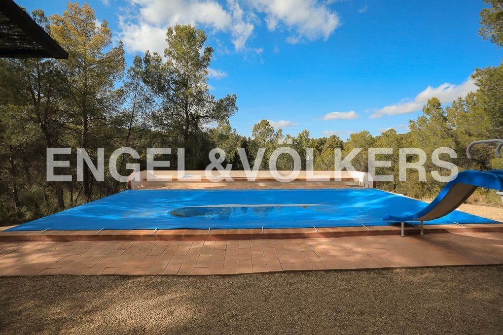 10 bedroom Finca/Country House for sale in Ayora with pool - € 3,900,000 (Ref: 8235132)