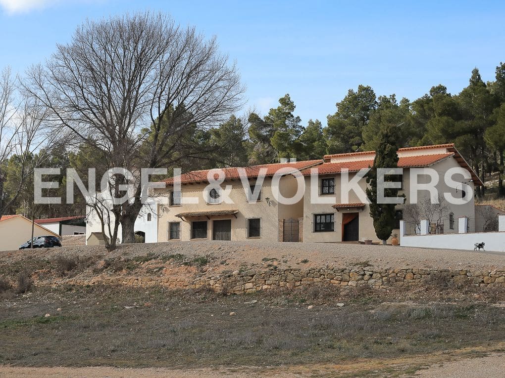 10 bedroom Finca/Country House for sale in Ayora with pool - € 3,900,000 (Ref: 8235132)