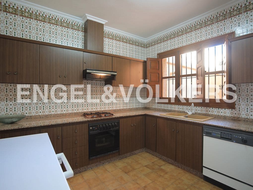 10 bedroom Finca/Country House for sale in Ayora with pool - € 3,900,000 (Ref: 8235132)