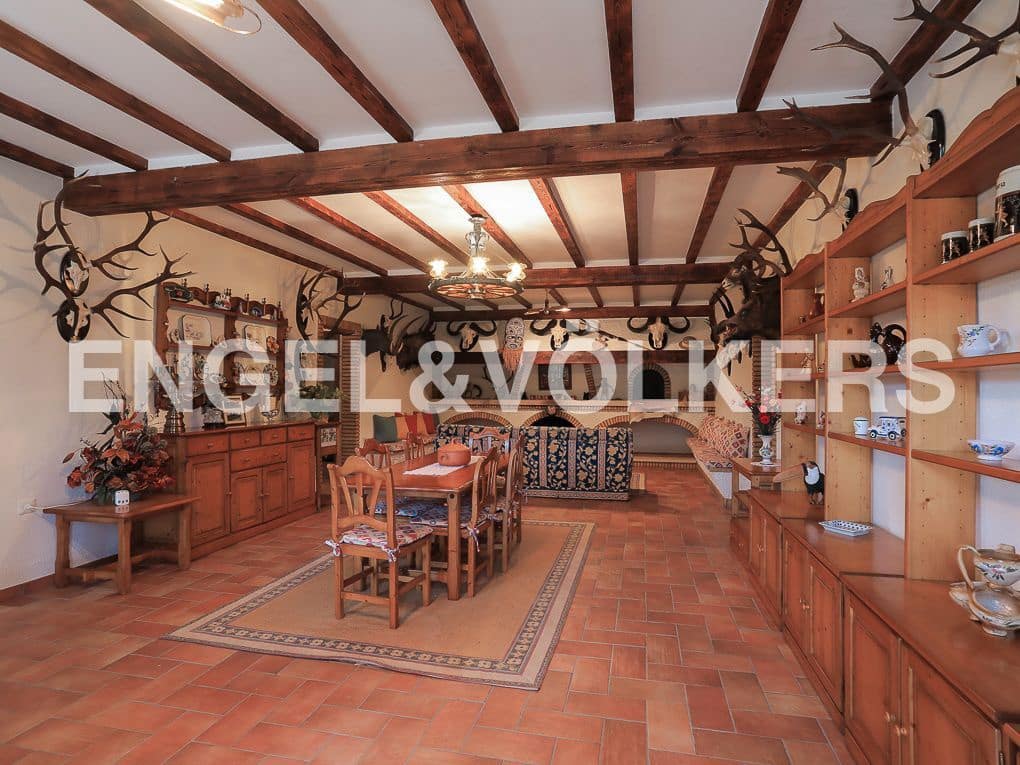 10 bedroom Finca/Country House for sale in Ayora with pool - € 3,900,000 (Ref: 8235132)