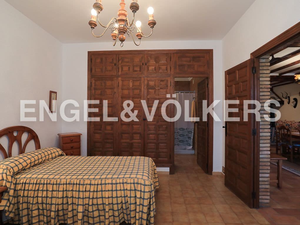 10 bedroom Finca/Country House for sale in Ayora with pool - € 3,900,000 (Ref: 8235132)
