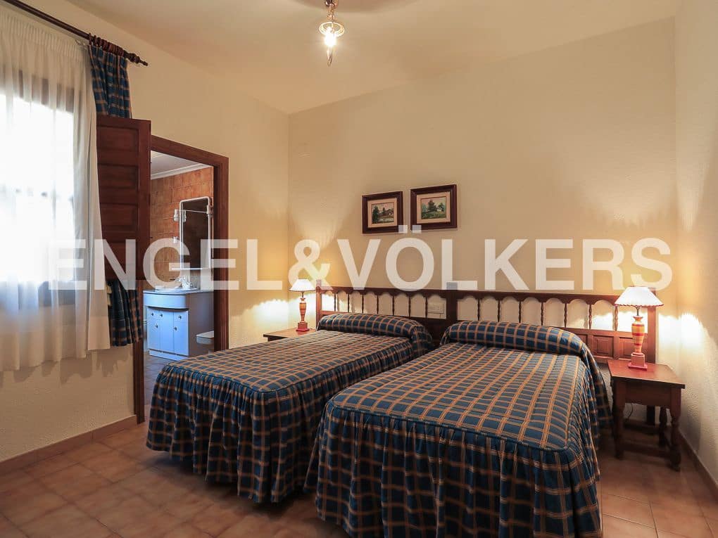 10 bedroom Finca/Country House for sale in Ayora with pool - € 3,900,000 (Ref: 8235132)