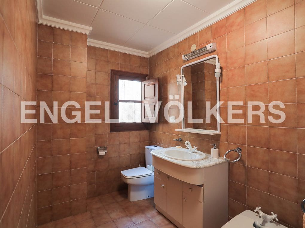10 bedroom Finca/Country House for sale in Ayora with pool - € 3,900,000 (Ref: 8235132)
