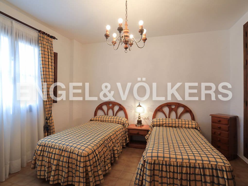 10 bedroom Finca/Country House for sale in Ayora with pool - € 3,900,000 (Ref: 8235132)