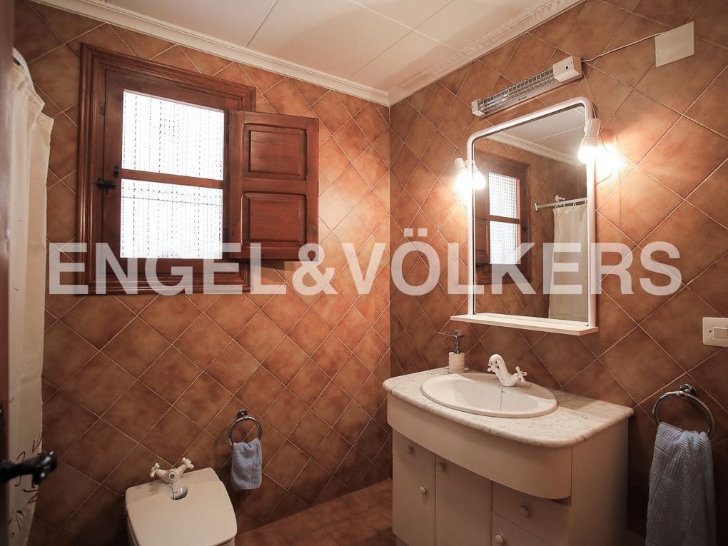 10 bedroom Finca/Country House for sale in Ayora with pool - € 3,900,000 (Ref: 8235132)