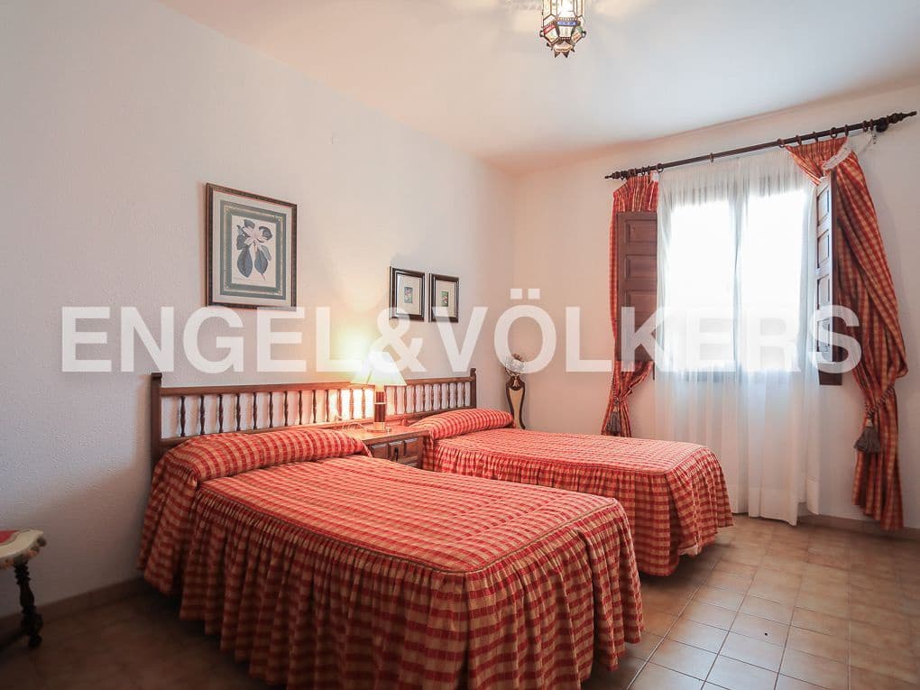 10 bedroom Finca/Country House for sale in Ayora with pool - € 3,900,000 (Ref: 8235132)