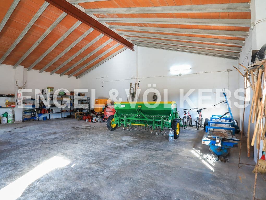 10 bedroom Finca/Country House for sale in Ayora with pool - € 3,900,000 (Ref: 8235132)