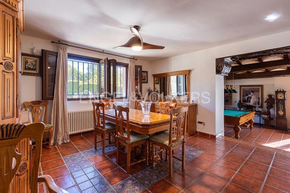 4 bedroom Villa for sale in Onda with pool - € 430,000 (Ref: 8235154)