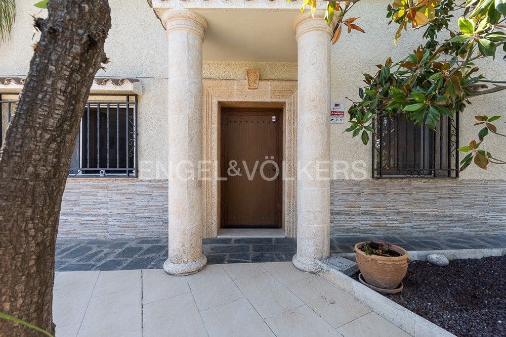 4 bedroom Villa for sale in Onda with pool - € 430,000 (Ref: 8235154)