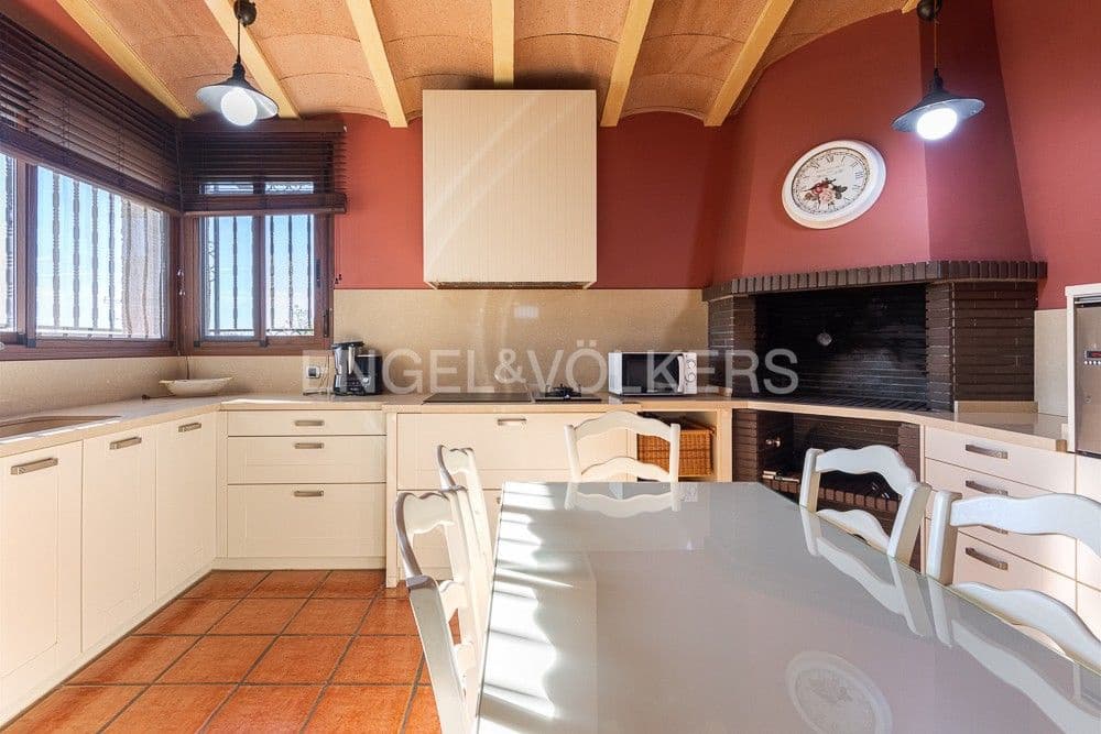 4 bedroom Villa for sale in Onda with pool - € 430,000 (Ref: 8235154)