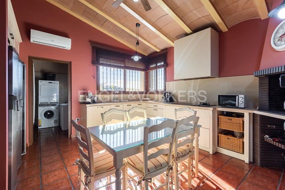 4 bedroom Villa for sale in Onda with pool - € 430,000 (Ref: 8235154)
