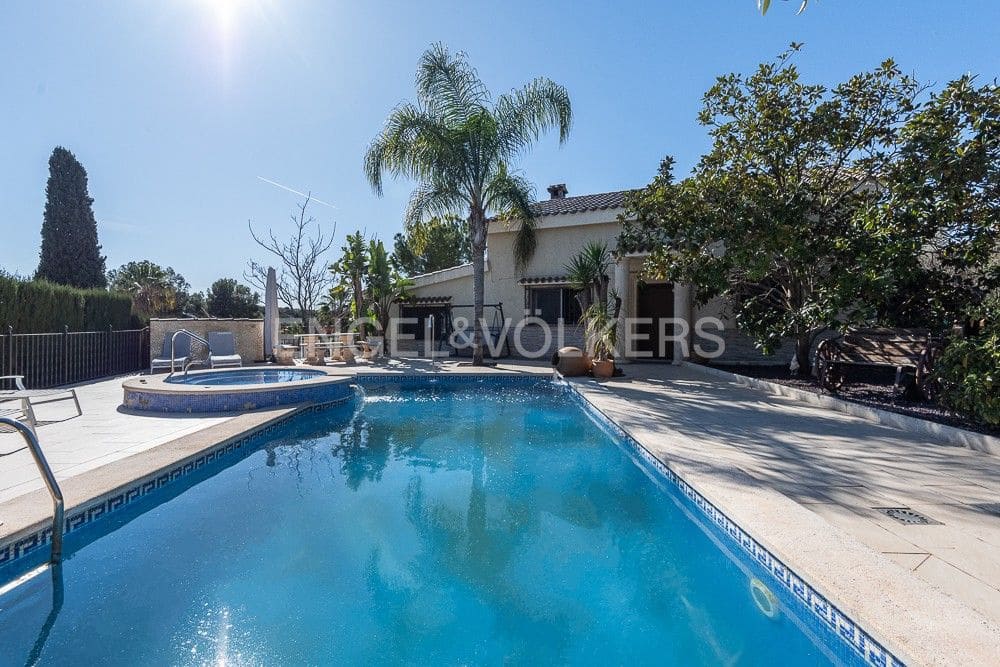 4 bedroom Villa for sale in Onda with pool - € 430,000 (Ref: 8235154)