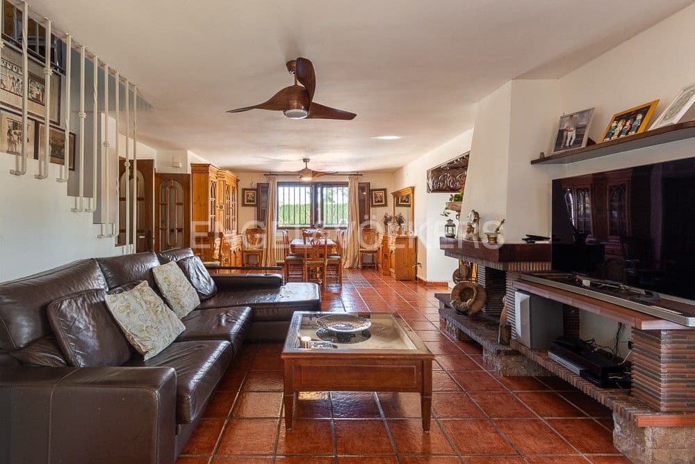 4 bedroom Villa for sale in Onda with pool - € 430,000 (Ref: 8235154)