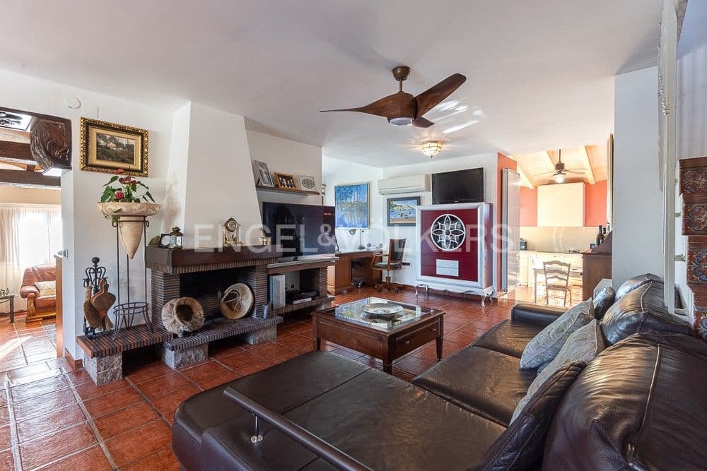 4 bedroom Villa for sale in Onda with pool - € 430,000 (Ref: 8235154)