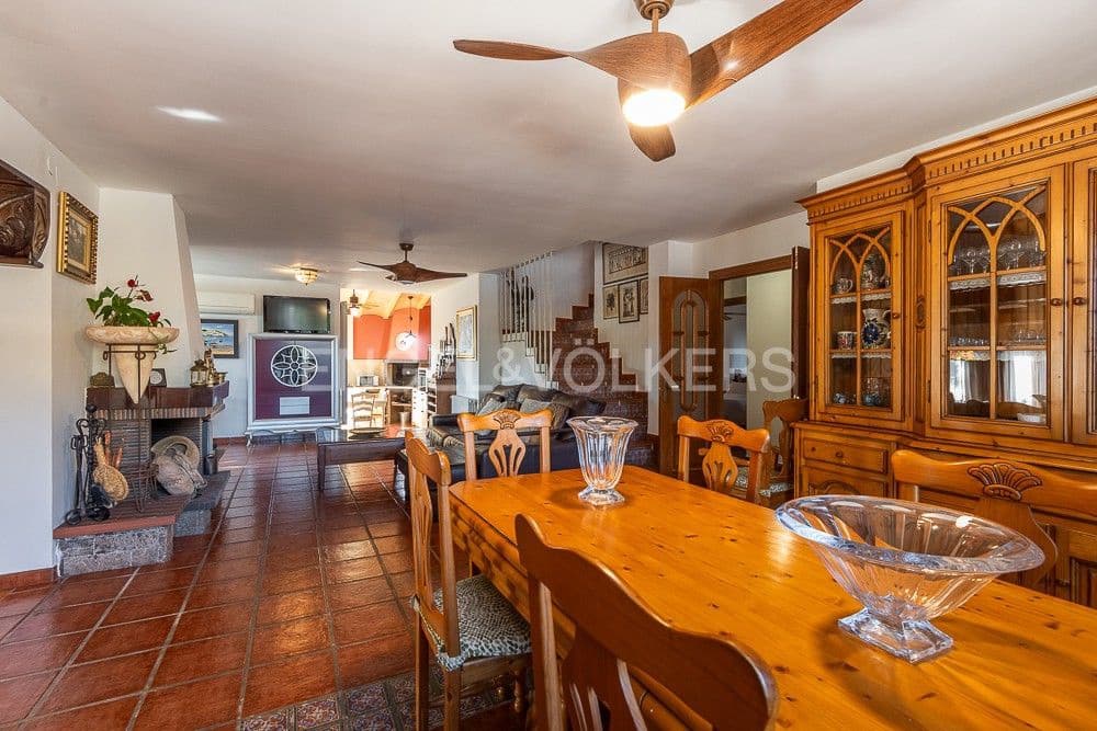 4 bedroom Villa for sale in Onda with pool - € 430,000 (Ref: 8235154)