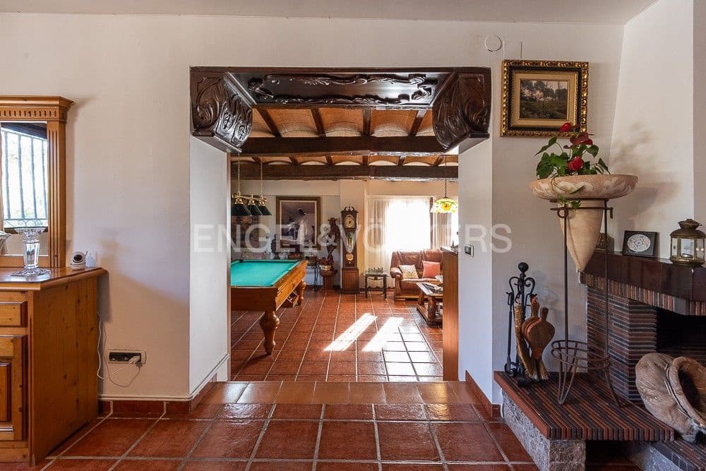 4 bedroom Villa for sale in Onda with pool - € 430,000 (Ref: 8235154)