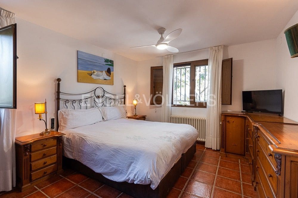 4 bedroom Villa for sale in Onda with pool - € 430,000 (Ref: 8235154)