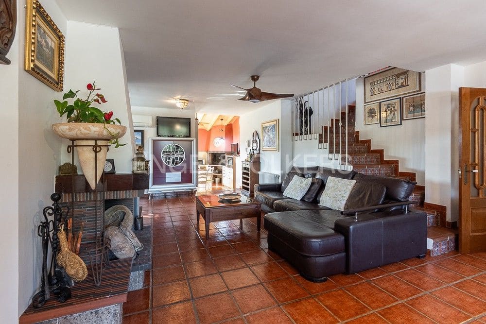 4 bedroom Villa for sale in Onda with pool - € 430,000 (Ref: 8235154)