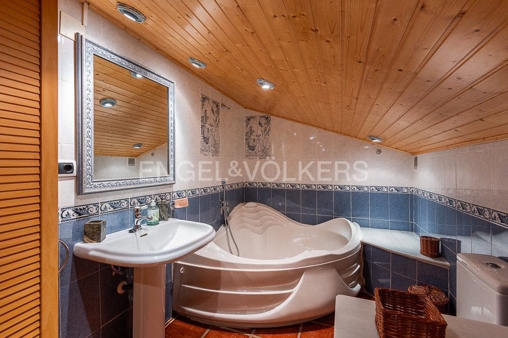 4 bedroom Villa for sale in Onda with pool - € 430,000 (Ref: 8235154)