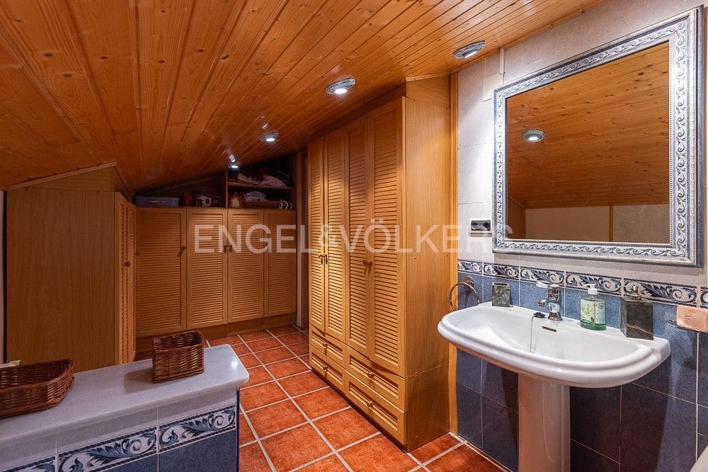 4 bedroom Villa for sale in Onda with pool - € 430,000 (Ref: 8235154)