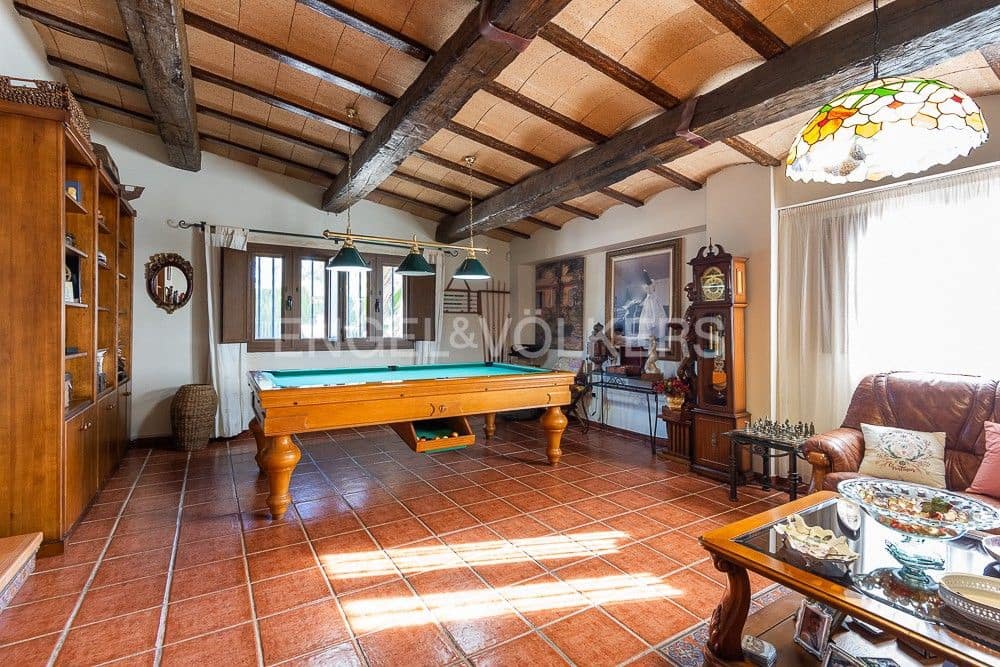 4 bedroom Villa for sale in Onda with pool - € 430,000 (Ref: 8235154)