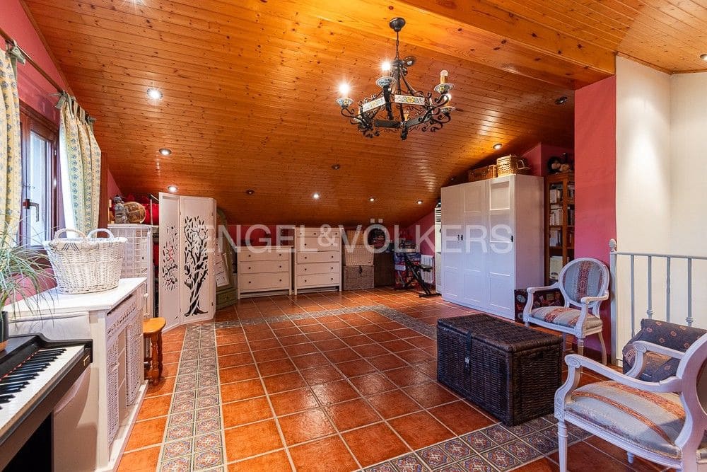 4 bedroom Villa for sale in Onda with pool - € 430,000 (Ref: 8235154)
