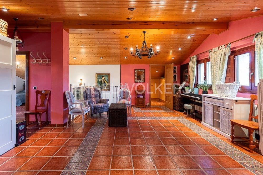 4 bedroom Villa for sale in Onda with pool - € 430,000 (Ref: 8235154)