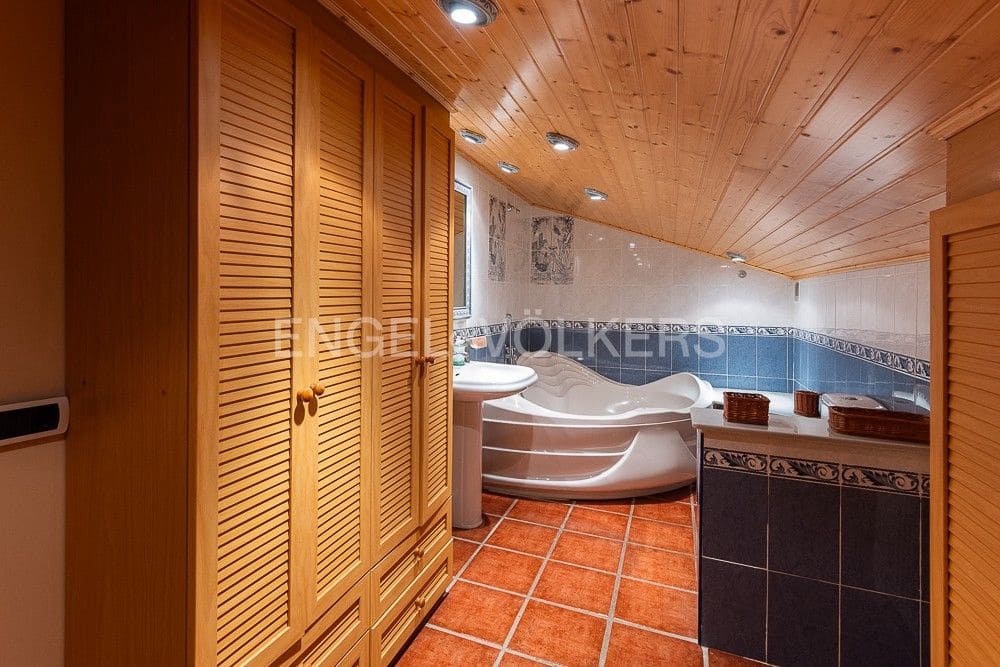 4 bedroom Villa for sale in Onda with pool - € 430,000 (Ref: 8235154)