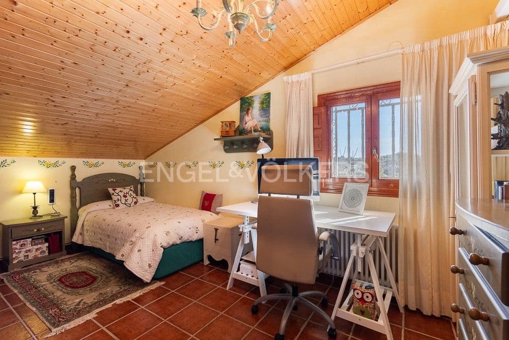 4 bedroom Villa for sale in Onda with pool - € 430,000 (Ref: 8235154)