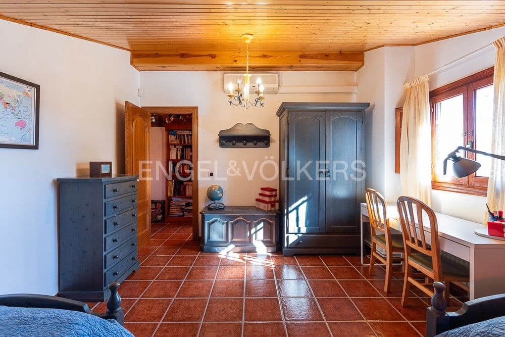 4 bedroom Villa for sale in Onda with pool - € 430,000 (Ref: 8235154)