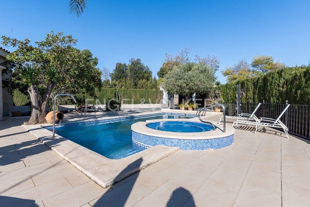 4 bedroom Villa for sale in Onda with pool - € 430,000 (Ref: 8235154)