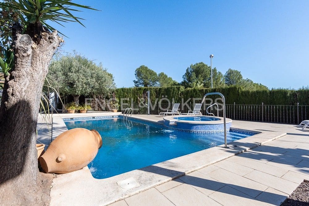 4 bedroom Villa for sale in Onda with pool - € 430,000 (Ref: 8235154)