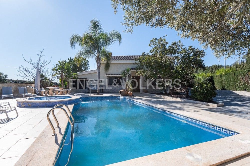 4 bedroom Villa for sale in Onda with pool - € 430,000 (Ref: 8235154)