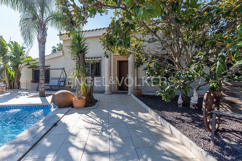 4 bedroom Villa for sale in Onda with pool - € 430,000 (Ref: 8235154)
