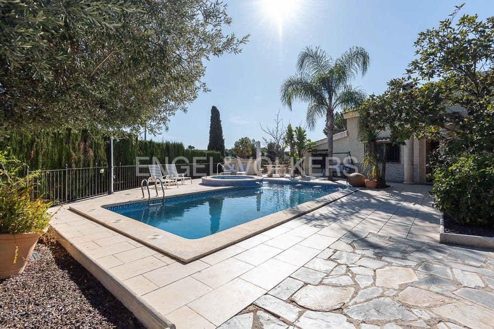 4 bedroom Villa for sale in Onda with pool - € 430,000 (Ref: 8235154)