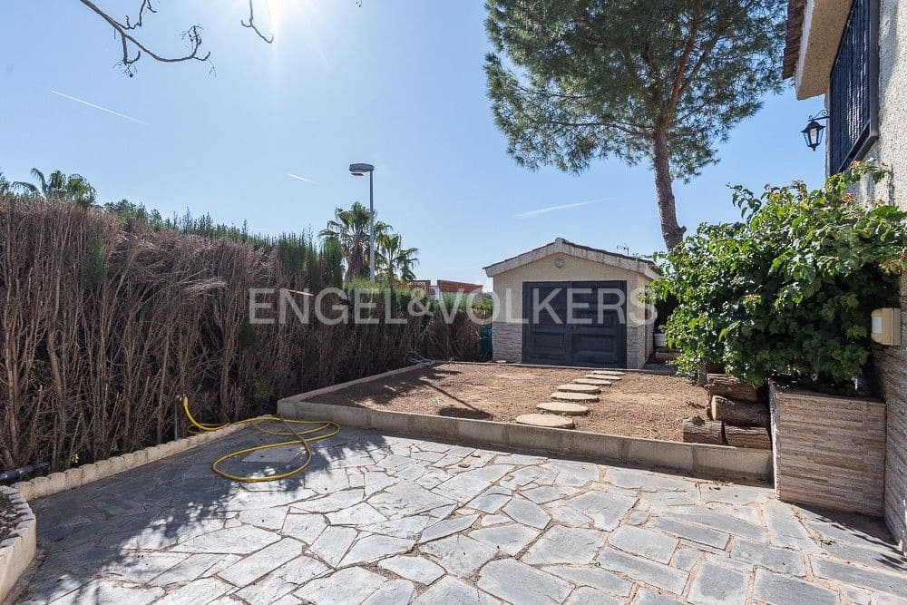 4 bedroom Villa for sale in Onda with pool - € 430,000 (Ref: 8235154)