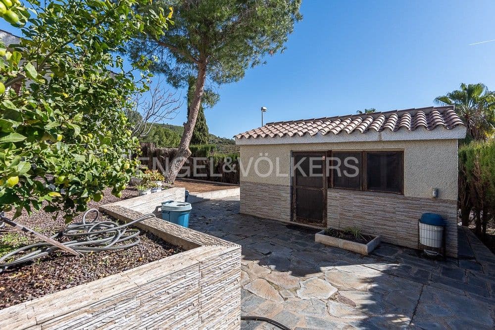 4 bedroom Villa for sale in Onda with pool - € 430,000 (Ref: 8235154)
