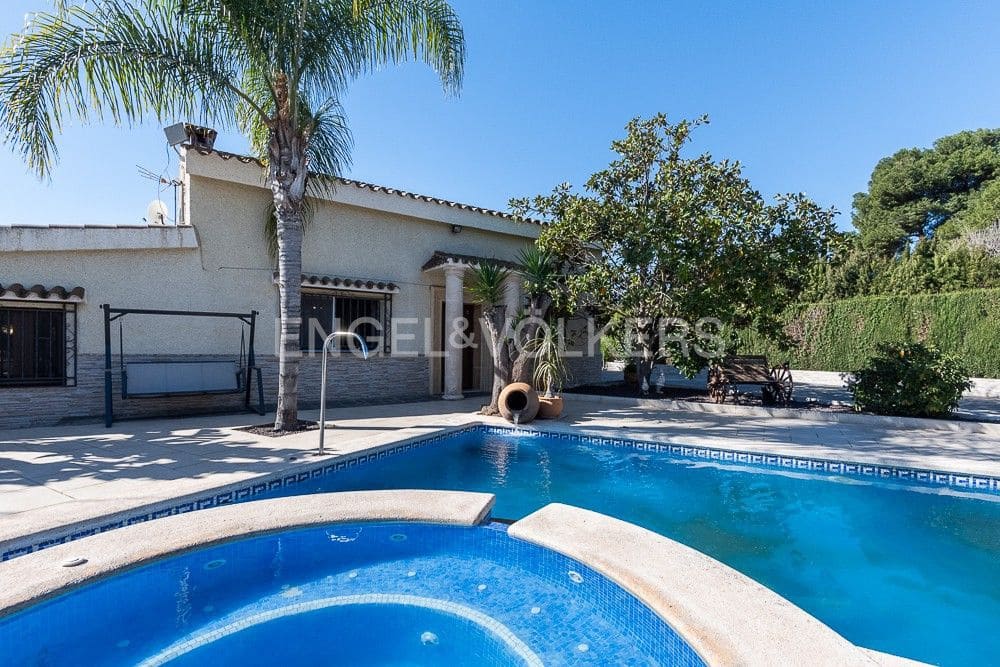 4 bedroom Villa for sale in Onda with pool - € 430,000 (Ref: 8235154)