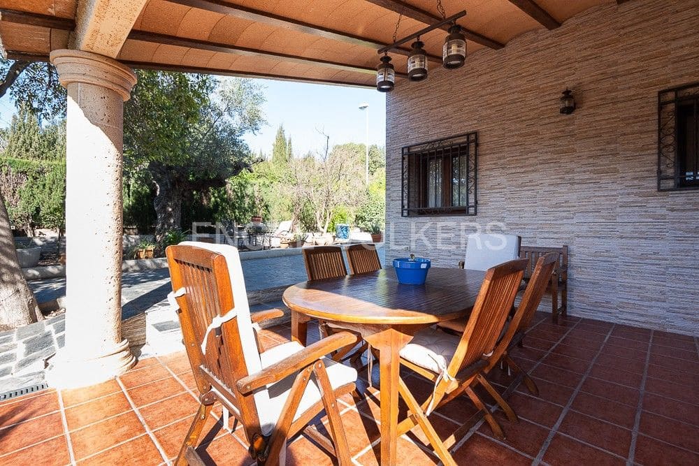 4 bedroom Villa for sale in Onda with pool - € 430,000 (Ref: 8235154)