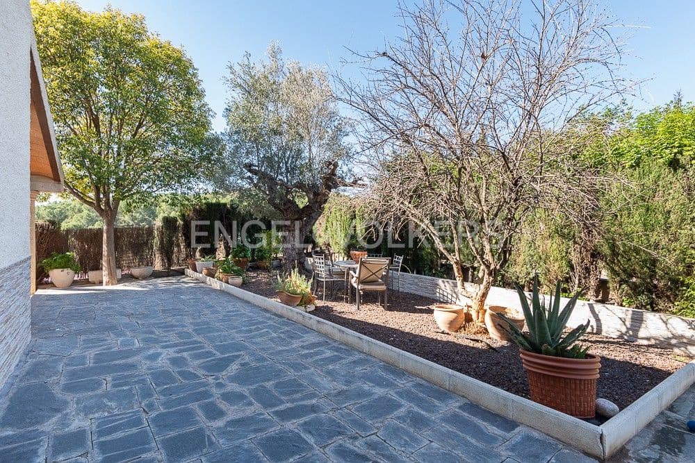 4 bedroom Villa for sale in Onda with pool - € 430,000 (Ref: 8235154)