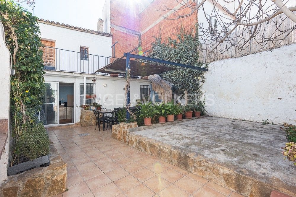 4 bedroom Townhouse for sale in Gilet - € 318,000 (Ref: 8235159)