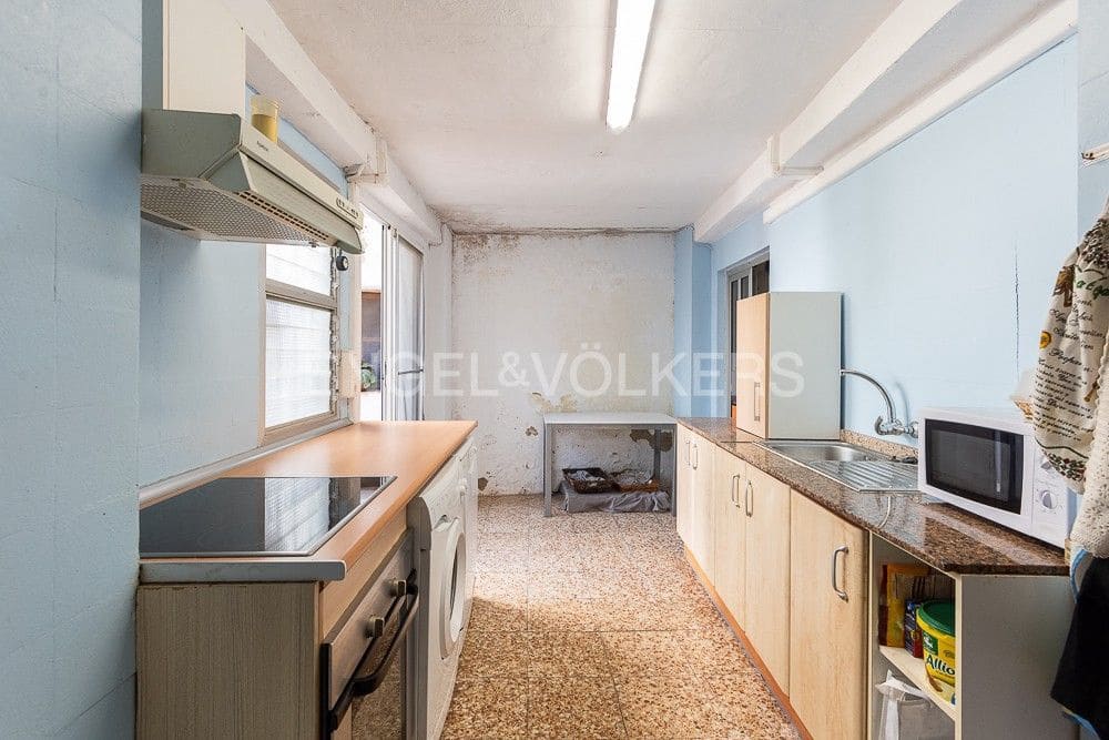 4 bedroom Townhouse for sale in Gilet - € 318,000 (Ref: 8235159)