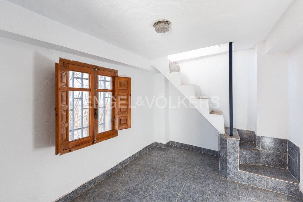 4 bedroom Townhouse for sale in Gilet - € 318,000 (Ref: 8235159)