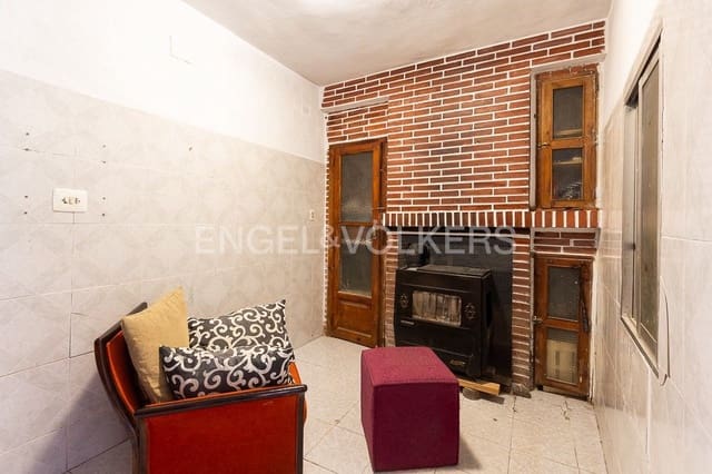 4 bedroom Townhouse for sale in Gilet - € 318,000 (Ref: 8235159)