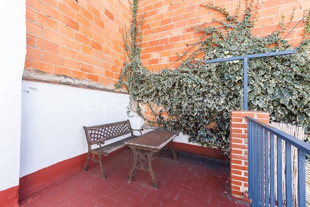 4 bedroom Townhouse for sale in Gilet - € 318,000 (Ref: 8235159)