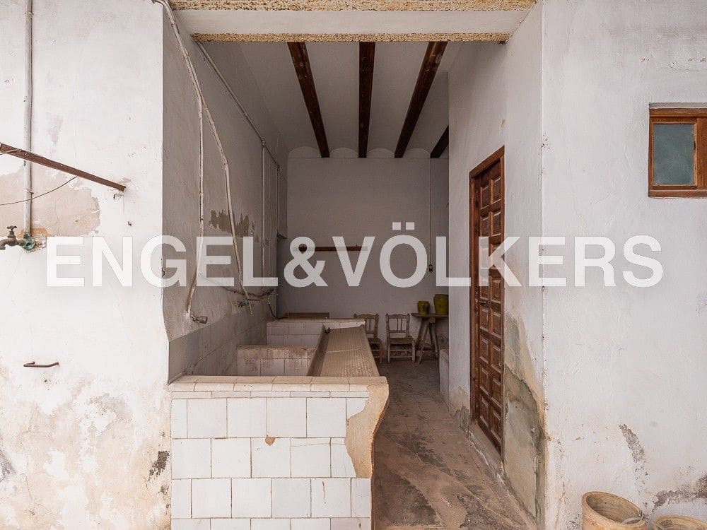 10 bedroom Townhouse for sale in Carcaixent - € 350,000 (Ref: 8235166)