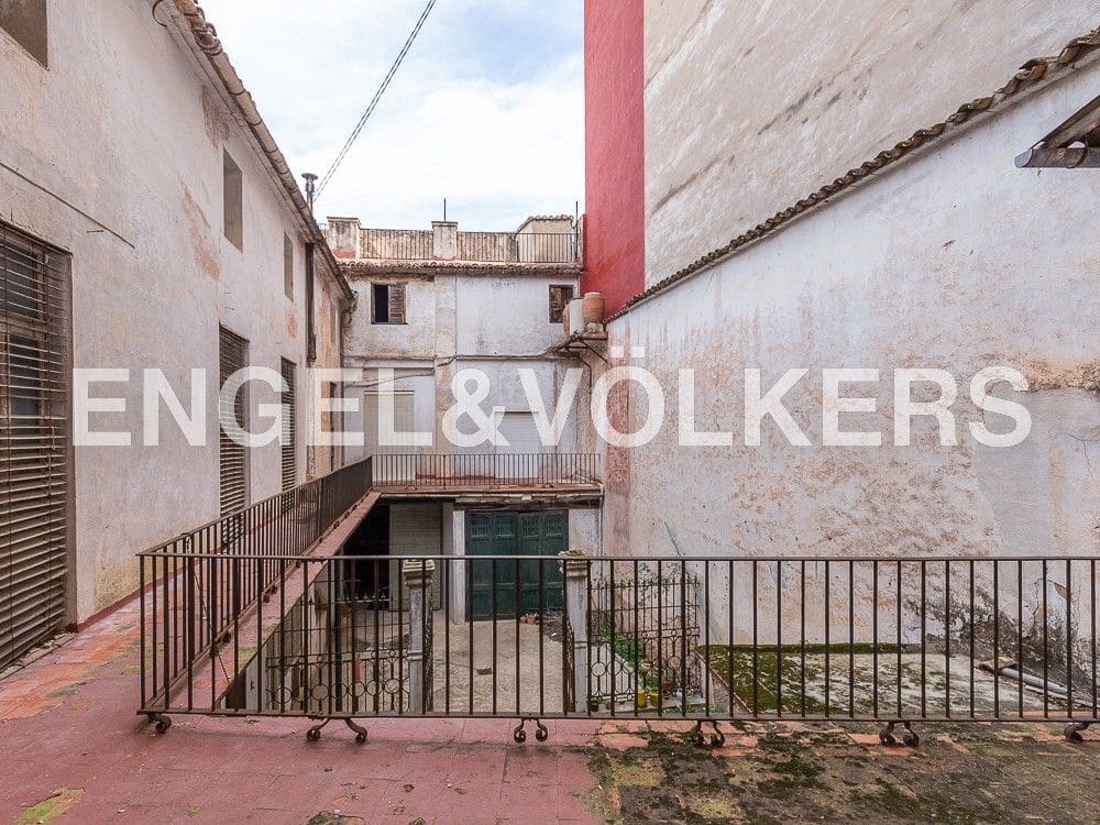 10 bedroom Townhouse for sale in Carcaixent - € 350,000 (Ref: 8235166)